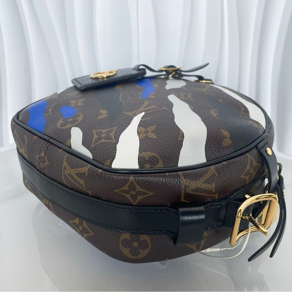 Louis Vuitton Monogram Camouflage Round Crossbody Bag - Picture 11 of 12